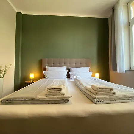 Amaroo - Gaestehaus “charlottenhof” 2*