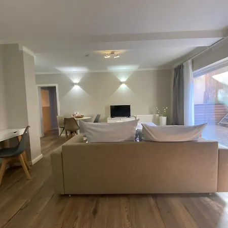 Amaroo - Gaestehaus “charlottenhof” 2*