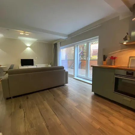 Amaroo - Gaestehaus “charlottenhof” 2*